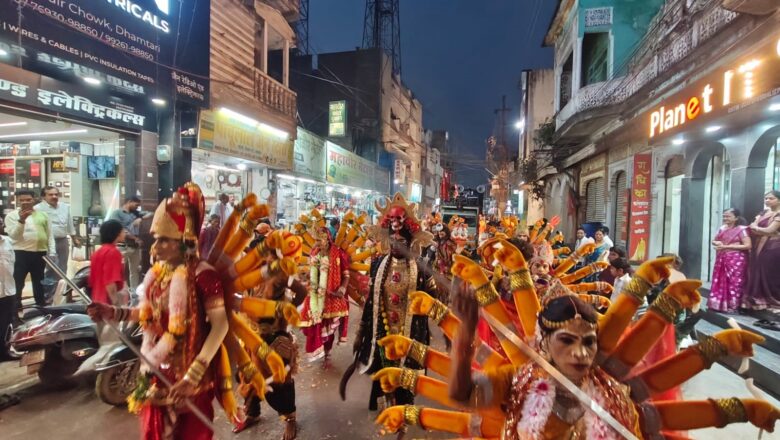 सामाजिक एकता के संदेश के साथ धमतरी में भव्य चुनरी यात्रा