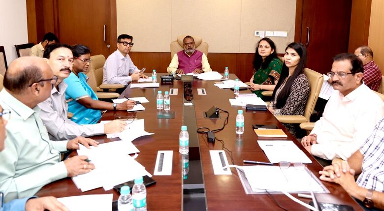मंत्री नारायण सिंह कुशवाहा ने जिला दिव्यांग पुनर्वास केंद्रों के संचालन को सुव्यवस्थित करने हेतु समीक्षा बैठक का आह्वान किया