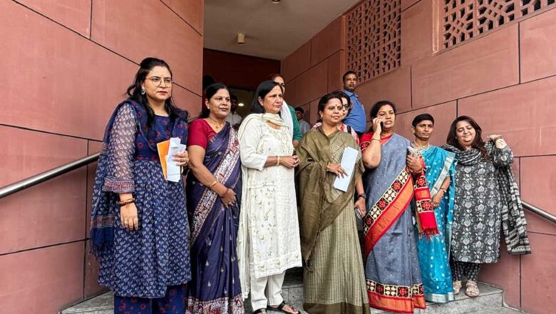 जेएनयू की 11 छात्राओं की शिकायतों पर भाजपा महिला मोर्चा ने राष्ट्रीय महिला आयोग से कार्रवाई की माँग की
