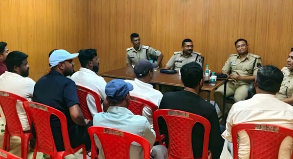 नारायणपुर एएसपी ने ट्रक चालकों को दिया सात निर्देश, ट्रैफ़िक प्रबंधन सुधारने के लिए
