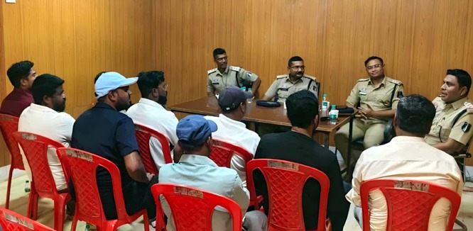नारायणपुर एएसपी ने ट्रक चालकों को दिया सात निर्देश, ट्रैफ़िक प्रबंधन सुधारने के लिए