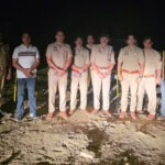 मथुरा : व्यापारी के बेटे का अपहरण कर 50 हज़ार की फिरौती मांगे दो बदमाशों की मुठभेड़ में घायल, गिरफ्तार