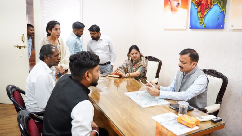 भाजपा प्रदेश कार्यालय में मंत्री उदय प्रताप सिंह ने कार्यकर्ताओं की समस्याओं को सुना, त्वरित निराकरण के निर्देश