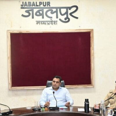 मप्र के जबलपुर में शासकीय कार्यों में लापरवाही पर 17 पटवारी निलंबित, दो की वेतन वृद्धि रोकी
