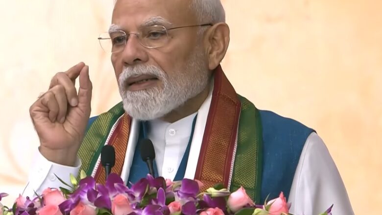 हर युवा को अपने भविष्य को बड़े परिदृश्य में देखना चाहिएः प्रधानमंत्री
