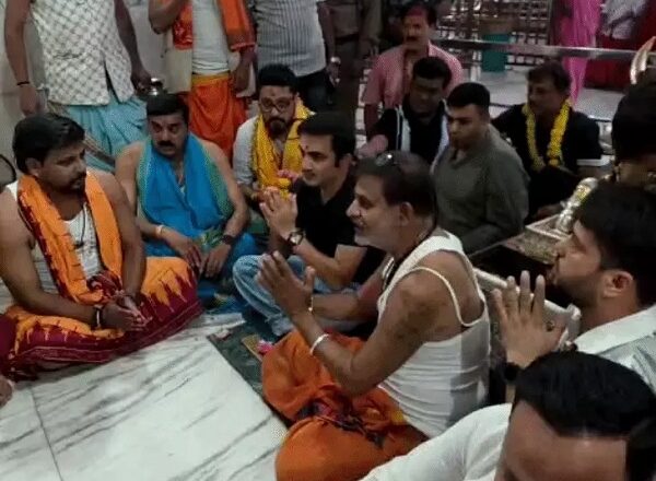 भारतीय क्रिकेट टीम के मुख्य कोच गौतम गंभीर ने टी‑20 मुकाबले से पहले उज्जैन में पहुँचकर टीम को प्रेरित किया