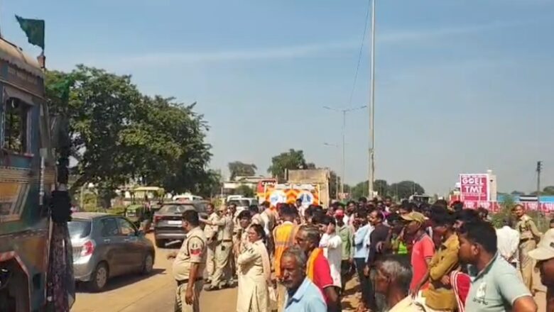 भाजयुमो ने पुतला दहन से मोदी पर आलोचना का विरोध, दह्मतरी में सड़क जाम