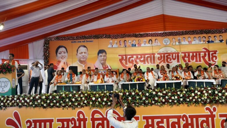 समाजवादी पार्टी के तीन विधायक भारतीय जनता पार्टी में शामिल, पंकज चौधरी समेत बड़े नेताओं ने किया स्वागत