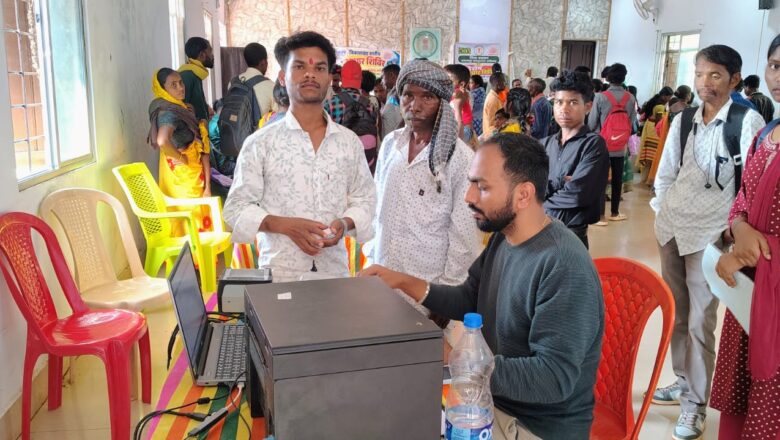 तीन विकासखंडों में विशेष आधार शिविर, 686 सेवाओं का सफल निराकरण