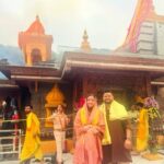 सुरेश रैना ने नवरात्रि के पहले दिन कांगड़ा में मां बगलामुखी मंदिर में परिवार को आशीर्वाद दिया