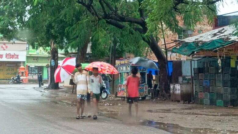 चक्रवाती तूफान ‘अर्नब’ के लगातार बेमौसम बारिश से धमतरी में जनजीवन, खेती‑किसानी और बाजार पर गहरा असर