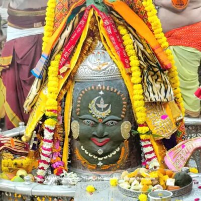 उज्जैन: रजत मुकुट और गुलाब के फूलों से सजा बाबा महाकाल, भस्म आरती में उमड़े श्रद्धालु