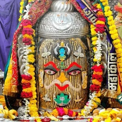 उज्जैन में शेषनाग के रजत मुकुट‑मुंडमाल सजे बाबा महाकाल की भस्म आरती, राजा रूप में दर्शन और जयकारे