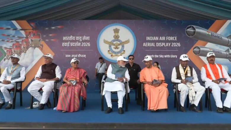 वायुसेना के वीर विमानों ने दिखाया गंगा के तट पर ‘विंग्स ओवर गंगा’ एयर शो