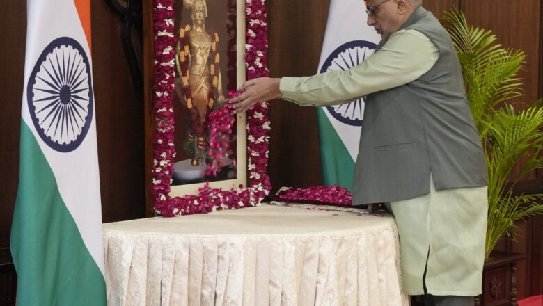 उपराष्ट्रपति सीपी राधाकृष्णन ने वीरापांड्या कट्टाबोम्मन की पुण्यतिथि पर श्रद्धांजलि दी