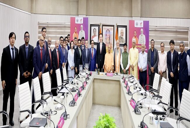 सिंगापुर के उच्चस्तरीय व्यापारिक प्रतिनिधिमंडल के साथ योगी आदित्यनाथ की बैठक: निवेश के नए अवसर