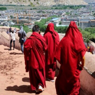 तिब्बत में चीन की कार्रवाई: ऐतिहासिक मठ में भिक्षुओं के 200 से अधिक घर गिराने का अभियान शुरू