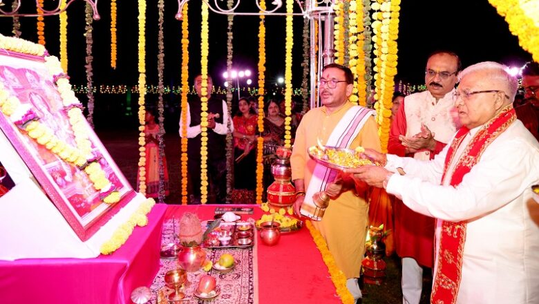 मध्य प्रदेश के लोक भवन में गरबा महोत्सव, राज्यपाल पटेल ने आदिशक्ति की आरती से किया शुभारंभ