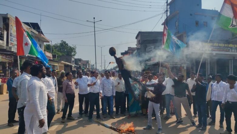वोट चोरी के विरोध में कांग्रेसियों ने किया पैदल मार्च, मगरलोड में ज्ञानेश कुमार का पुतला दहन