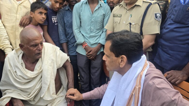 राघोपुर दियारा नाव हादसा : केंद्रीय गृह राज्यमंत्री नित्यानंद राय ने पीड़ित परिवारों से मिलकर जताई संवेदना, मुआवजे की घोषणा