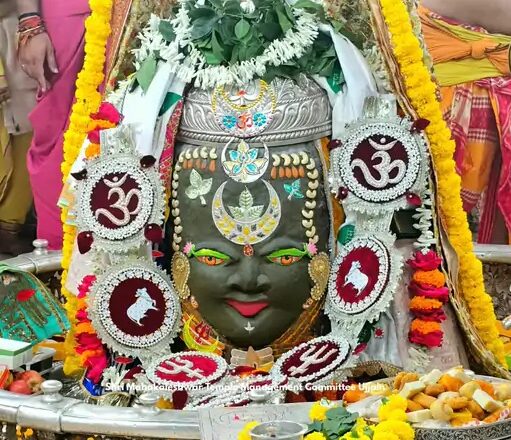 भांग‑चंदन‑त्रिपुंड से सजे महाकाल को भस्म अर्पित कर दिया राजा रूप में, उज्जैन में भस्म आरती का भव्य आयोजन